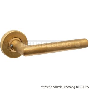 Intersteel Living 0583 deurkruk Jura op rozet verdekt diameter 53x10 mm PVD messing getrommeld - R26010946 - afbeelding 1