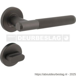 Intersteel 1269 deurkruk Rombo op rozet verdekt diameter 53x8 mm met nokken en WC-sluiting met stift 8x8 mm antraciet grijs - R26010357 - afbeelding 1