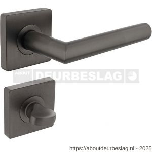 Intersteel 1747 deurkruk Bastian op rozet verdekt 55x55x10 mm met nokken en WC-sluiting met stift 8x8 mm antraciet grijs - R26010811 - afbeelding 1
