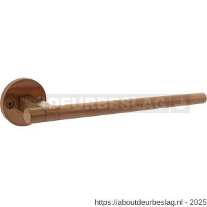 Intersteel 0718 deurkruk Shiraat by Grand en Johnson op rozet éénzijdig verdekt links diameter 55x8 mm PVD koper mat - R26011178 - afbeelding 1