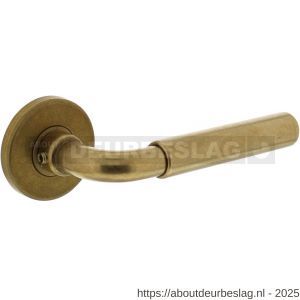 Intersteel Living 0215 deurkruk Palma met rozet verdekt diameter 49x7 mm messing getrommeld - R26007904 - afbeelding 1