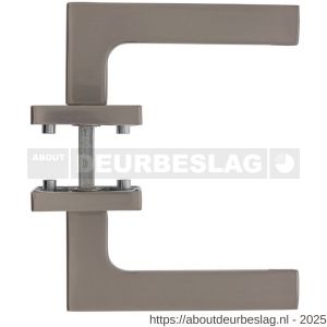 Intersteel Living 1715 deurkruk Ben op rozet verdekt 55x55x10 mm met nokken chroom-nikkel mat - R26005164 - afbeelding 2