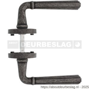 Intersteel Living 1735 deurkruk Bellevue op rozet verdekt met rillen diameter 55x10 mm met nokken oud grijs - R26006748 - afbeelding 2