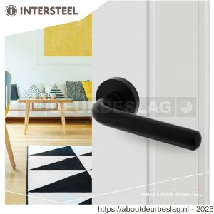 Intersteel Living 1683 deurkruk Agatha op rozet verdekt diameter 52x10 mm met nokken zwart - R26008227 - afbeelding 3