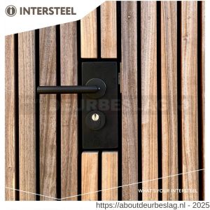 Intersteel Living 4057 set achterdeurbeslag rond deurkruk Jura met massieve rozetten en SKG3 veiligheidsrozetten structuur zwart - R26009689 - afbeelding 3