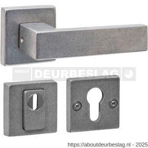 Intersteel 4057 set achterdeurbeslag vierkant deurkruk Amsterdam met massieve rozetten en SKG3 veiligheidsrozetten RVS getrommeld - R26010825 - afbeelding 1