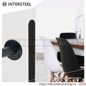 Intersteel Essentials 9572 woningbouw magneet cilinder dag- en nachtslot 55 mm voorplaat afgerond zwart 20x174 mm doorn 50 mm met sluitplaat-kom  - R26008937 - afbeelding 3