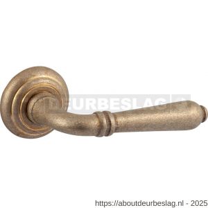 Mandelli1953 531R Sevilla deurkruk gatdeel op rozet 51x12 mm rechtswijzend messing getrommeld - R21015214 - afbeelding 1