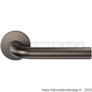 GPF Bouwbeslag Anastasius GPF1000.A1-00 Aka L-model 19 mm deurkruk op rond rozet 50x8 mm Dark blend - R21010586 - afbeelding 1