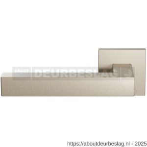 GPF Bouwbeslag Anastasius GPF1302.A4-02 L Zaki+ deurkruk gatdeel op vierkant rozet 50x50x8 mm linkswijzend Champagne blend - R21010036 - afbeelding 1