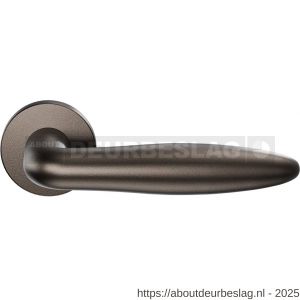 GPF Bouwbeslag Anastasius GPF1315.A1-00 Pepe deurkruk op rond rozet 50x8 mm Dark blend - R21010610 - afbeelding 1