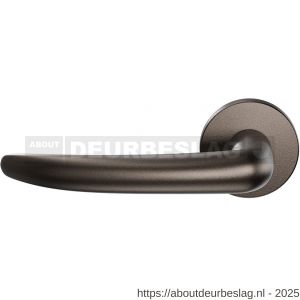 GPF Bouwbeslag Anastasius GPF3085.A1-00 L/R Tino deurkruk gatdeel op rond rozet 50x8 mm links-rechtswijzend Dark blend - R21010158 - afbeelding 1