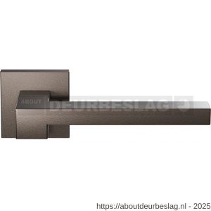 GPF Bouwbeslag Anastasius GPF3160.A1-02 Raa deurkruk op vierkant rozet 50x50x8 mm Dark blend - R21010674 - afbeelding 1