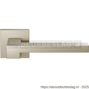 GPF Bouwbeslag Anastasius GPF3160.A4-02 R Raa deurkruk gatdeel op vierkant rozet 50x50x8 mm rechtswijzend Champagne blend - R21010197 - afbeelding 1