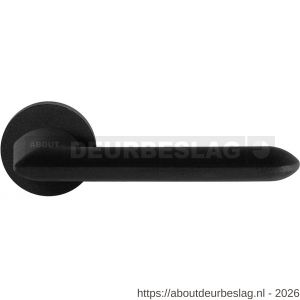 GPF Bouwbeslag ZwartWit GPF8290.61-00 Wini deurkruk op rond rozet 50x8 mm zwart - R21009398 - afbeelding 1